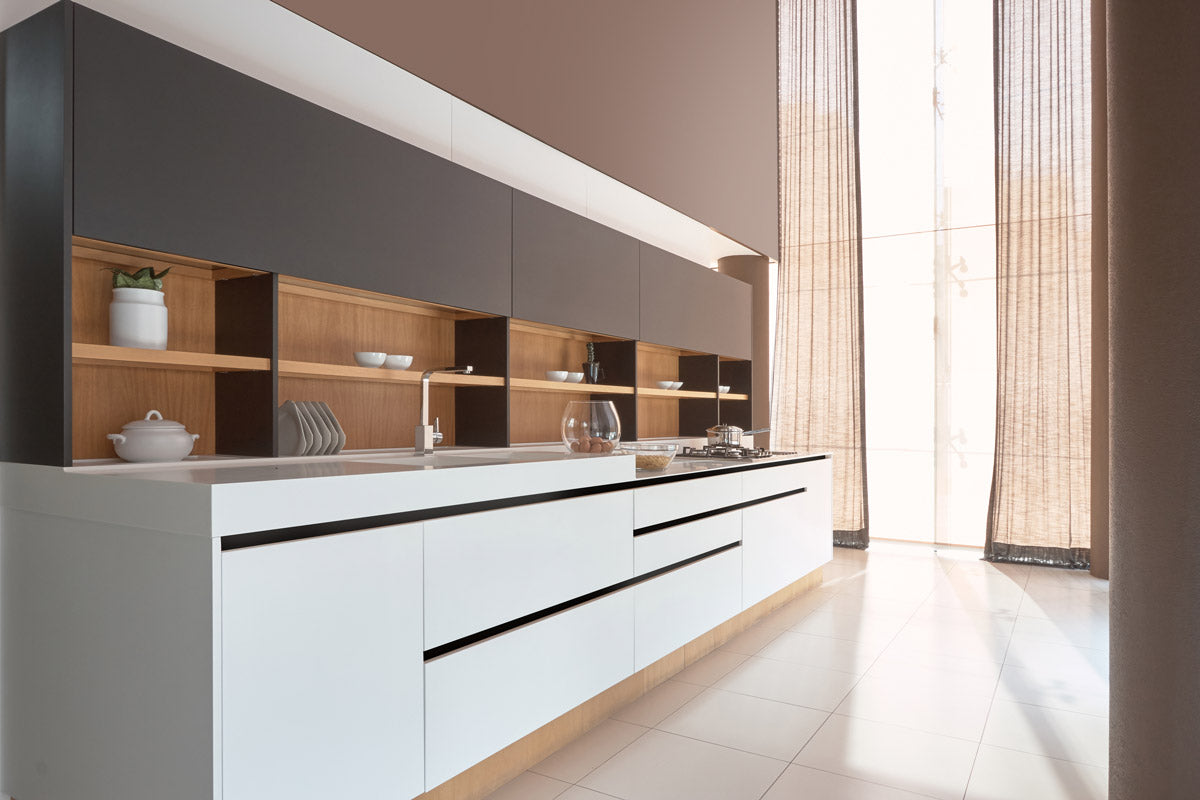 Cozinha Liscio Marcato — ambiente integrado em laminado branco
