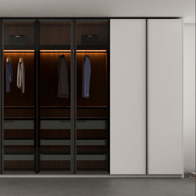 Dormitório Molise Marcato sob medida com perfil linear em alumínio sutil para closet minimalista