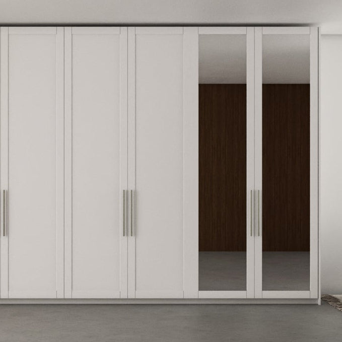 Dormitório Frame Marcato sob medida com moldura estrutural e integração de tramas para closet planejado